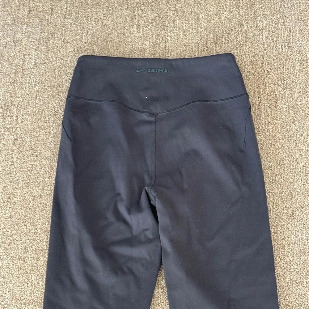 NWOT Nike x SKIMS Dri-FIT High Waisted Leggings‎ Black XS BO-LEG-7005W - Picture 3 of 6